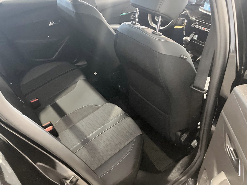 Vehicle Image 12