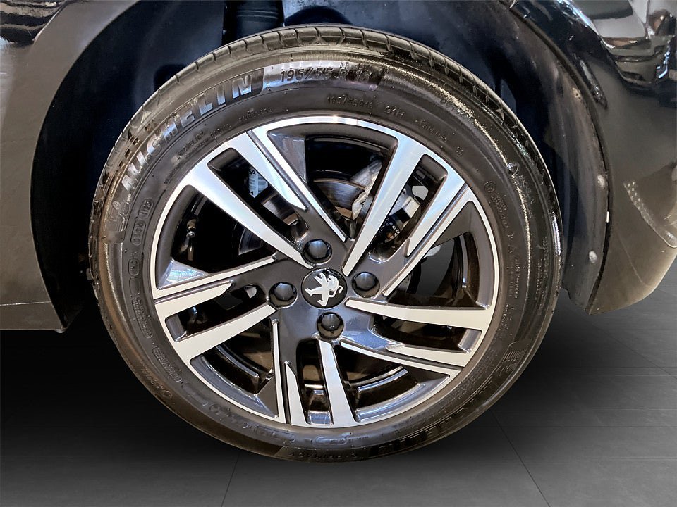 Vehicle Image 14