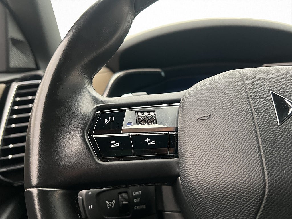 Vehicle Image 27