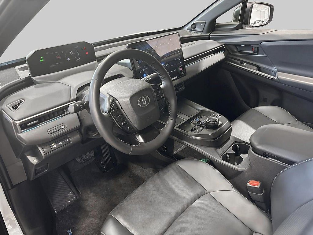 Vehicle Image 14