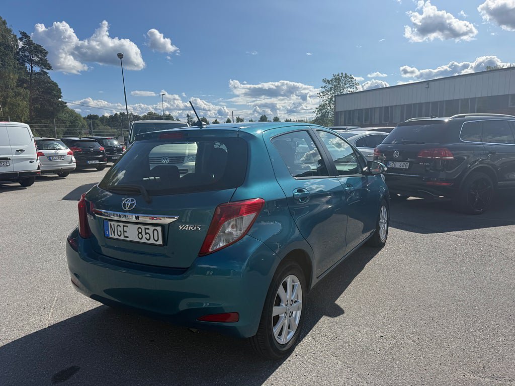 Vehicle Image 6