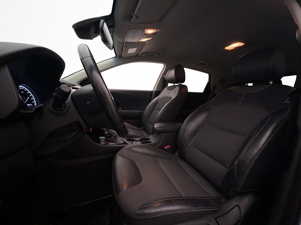 Vehicle Image 12