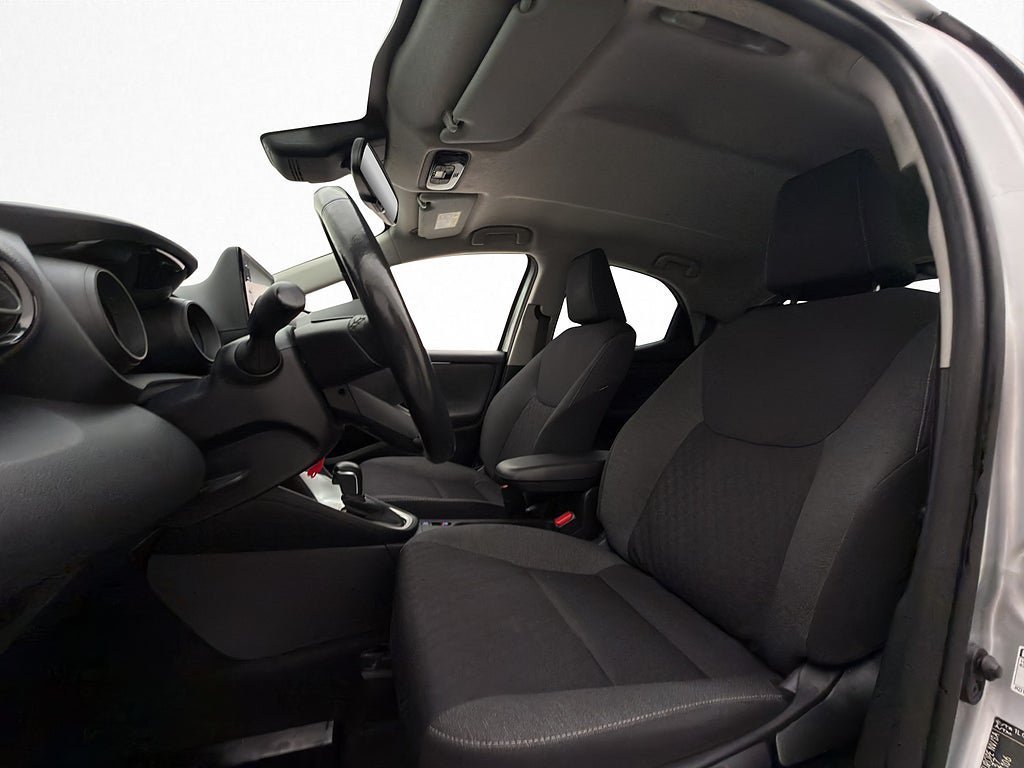 Vehicle Image 12