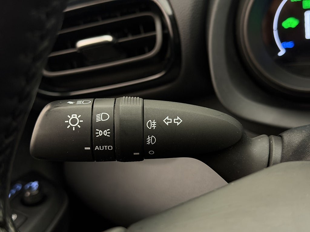 Vehicle Image 16
