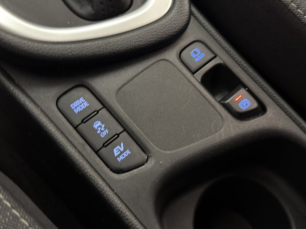 Vehicle Image 25