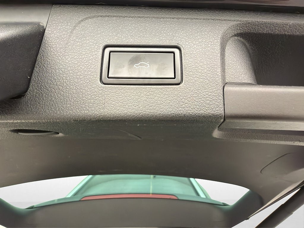 Vehicle Image 33