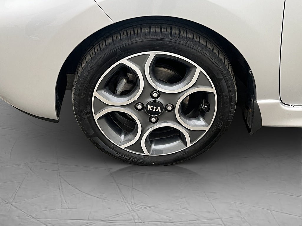 Vehicle Image 24