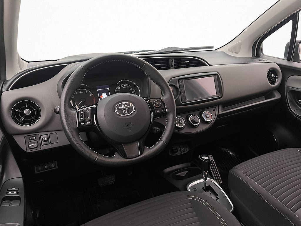 Vehicle Image 12