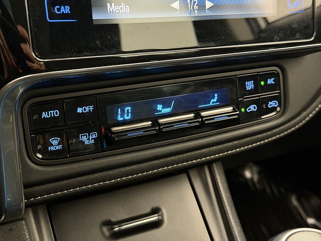 Vehicle Image 23