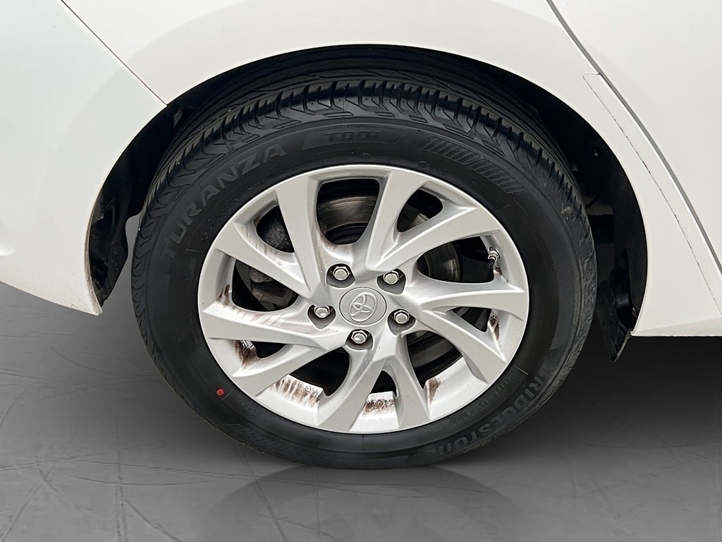 Vehicle Image 25