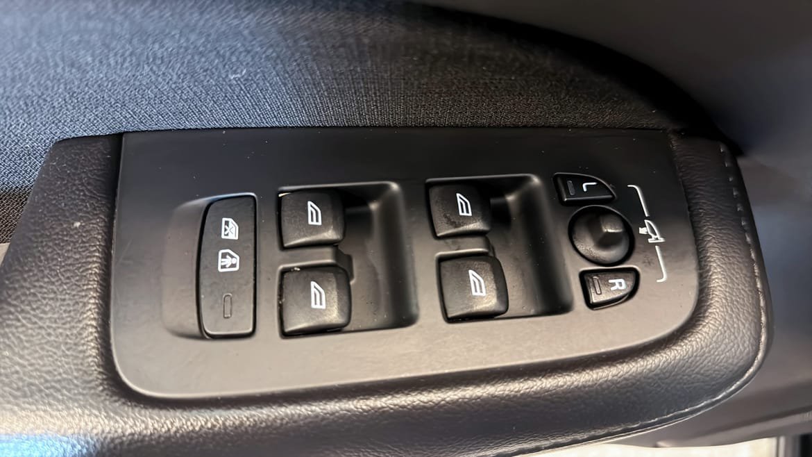 Vehicle Image 23