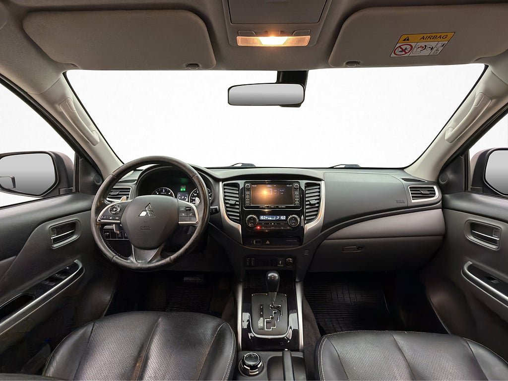 Vehicle Image 17