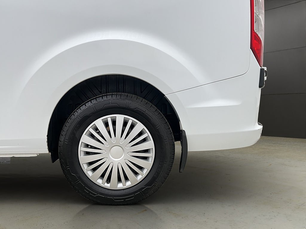 Vehicle Image 25