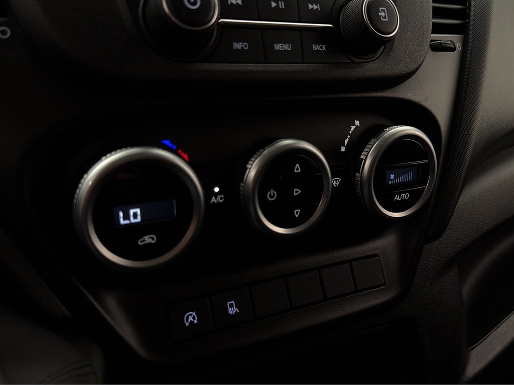 Vehicle Image 23