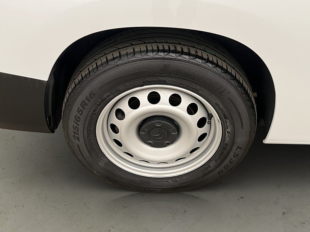 Vehicle Image 32