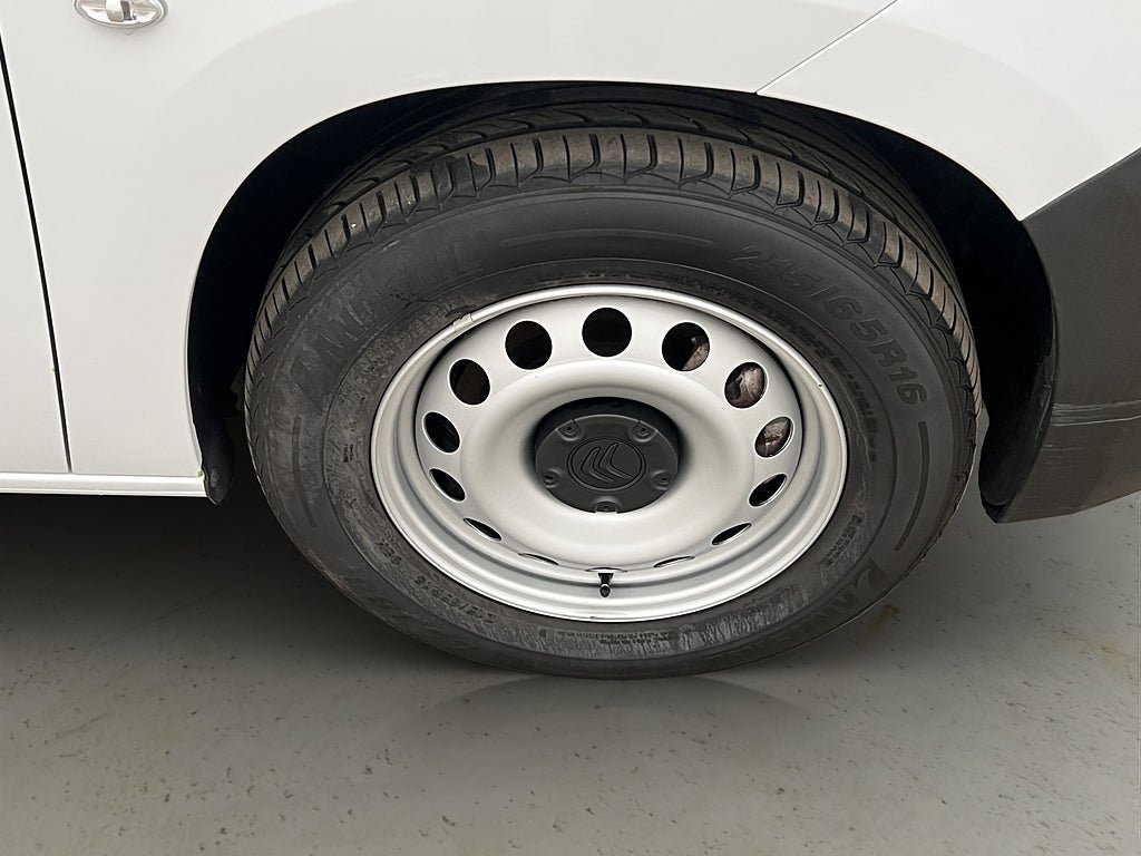 Vehicle Image 33