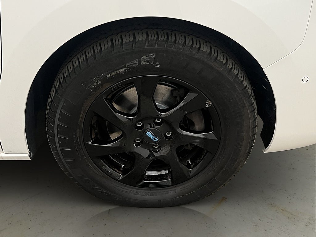 Vehicle Image 32