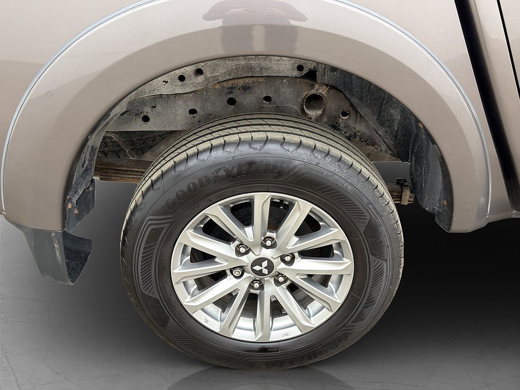 Vehicle Image 35