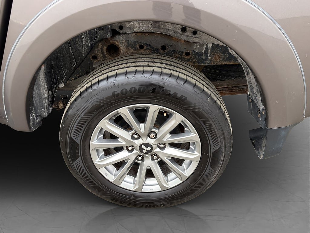 Vehicle Image 36
