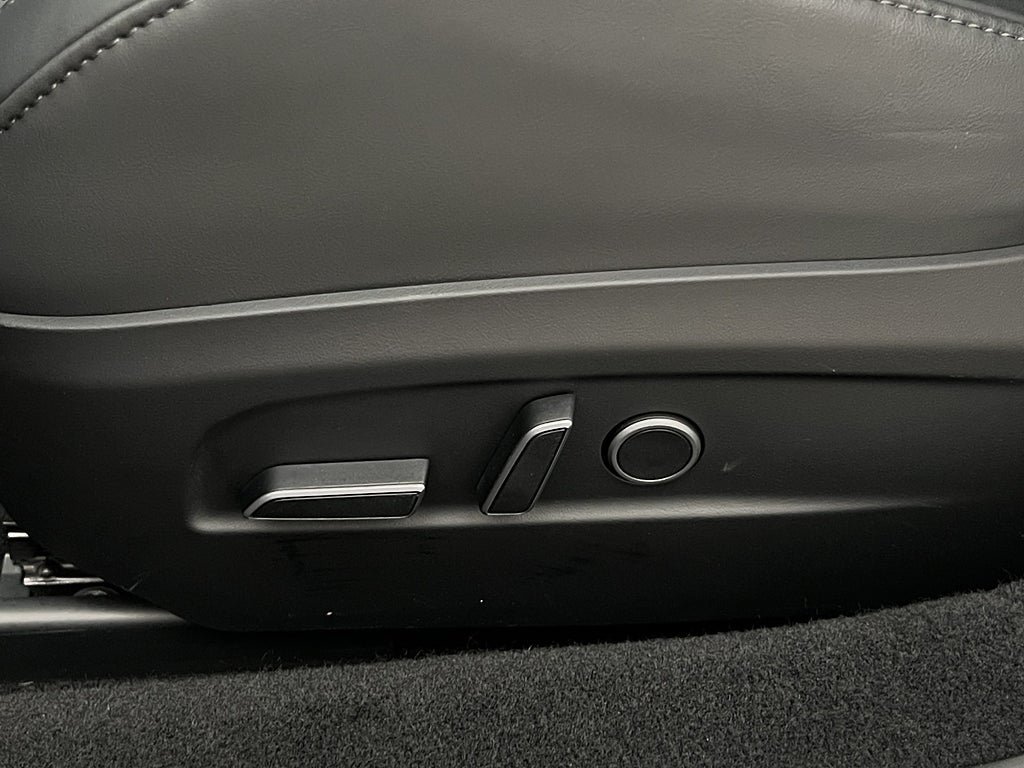 Vehicle Image 34
