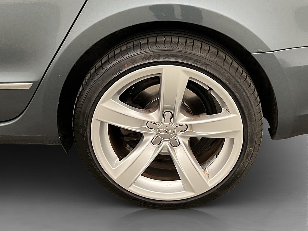 Vehicle Image 30