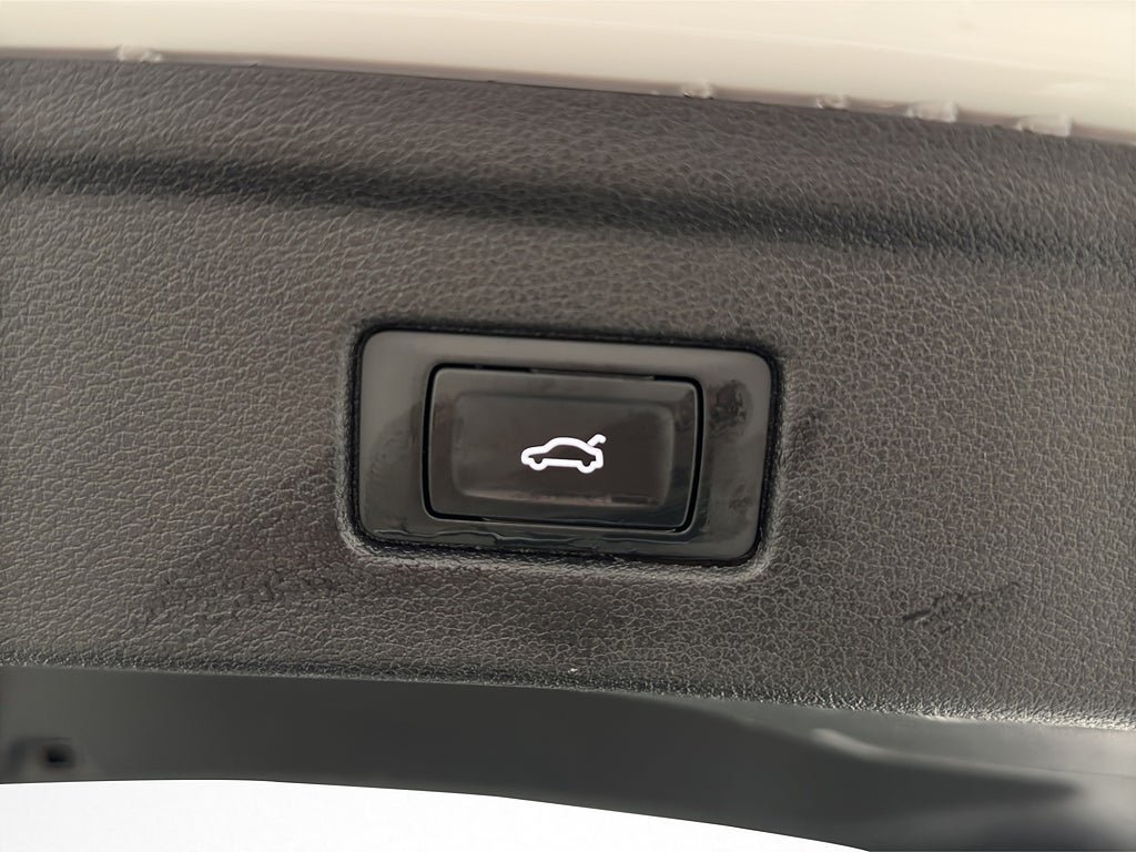 Vehicle Image 28