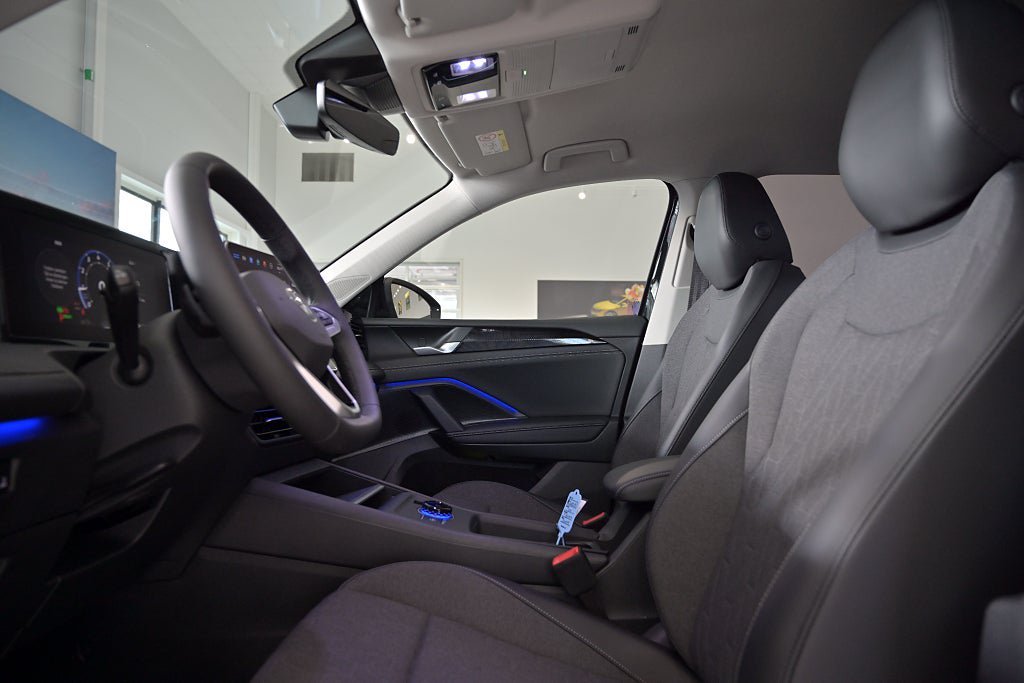 Vehicle Image 21