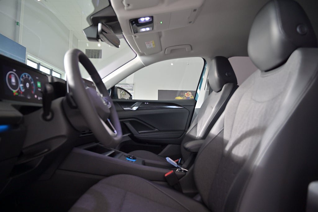 Vehicle Image 21