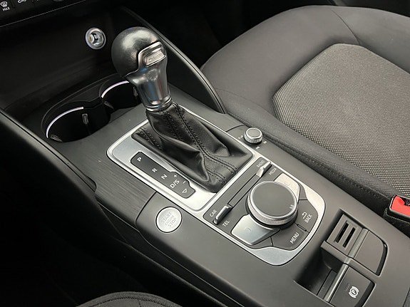 Vehicle Image 26