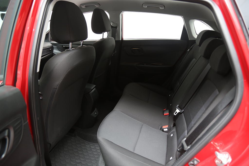 Vehicle Image 25