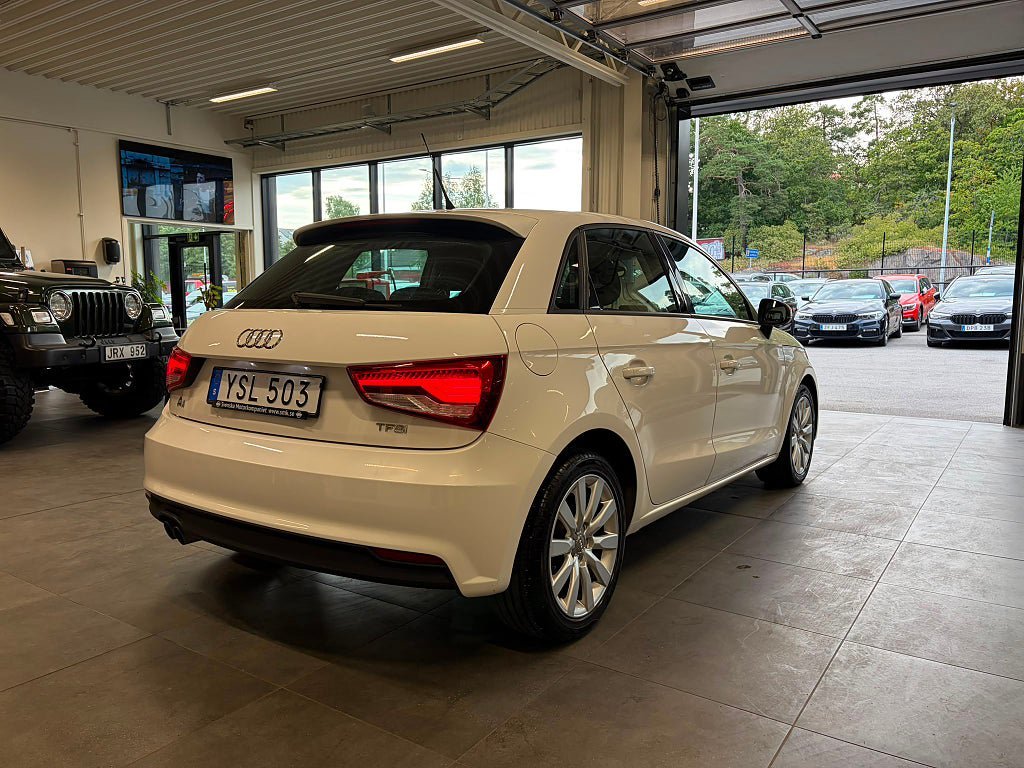 Vehicle Image 9