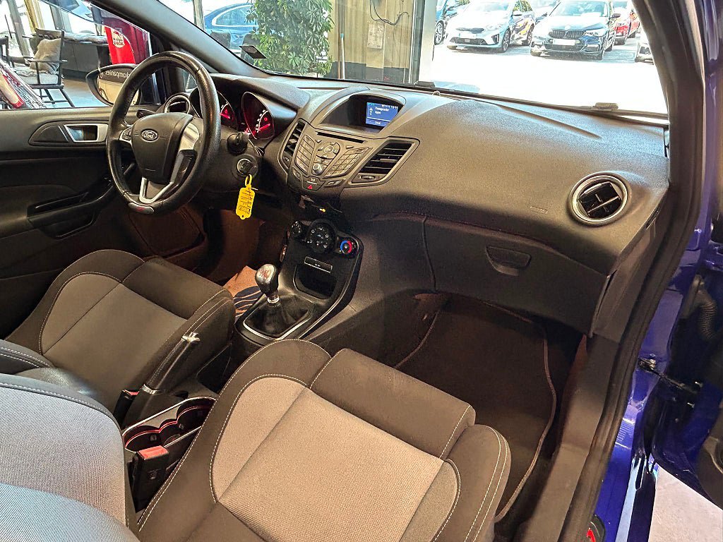 Vehicle Image 14