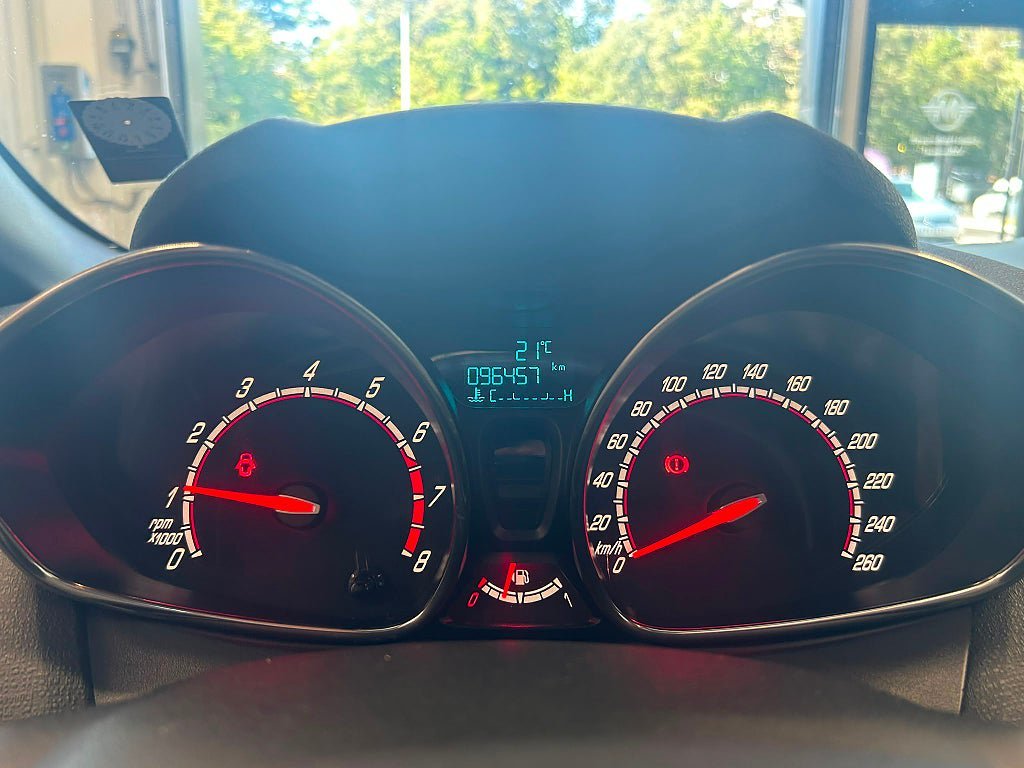 Vehicle Image 16