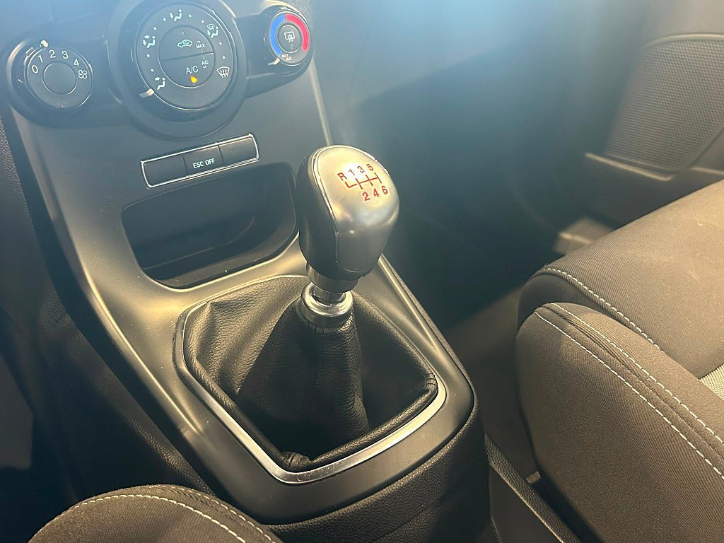 Vehicle Image 17