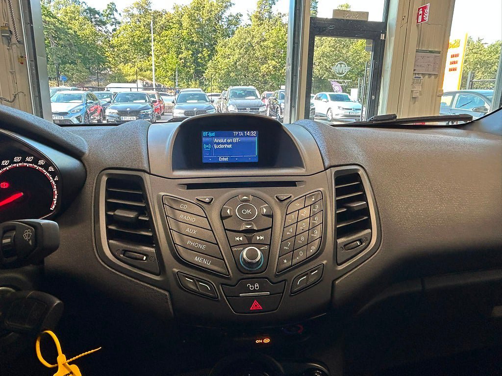 Vehicle Image 19