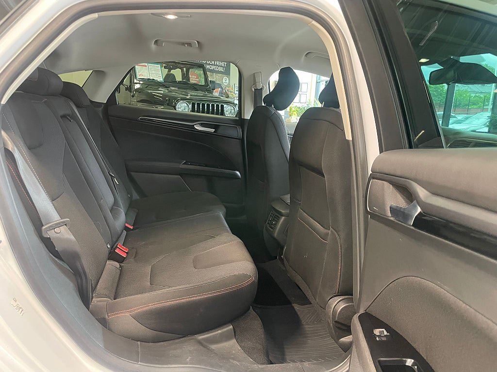 Vehicle Image 13