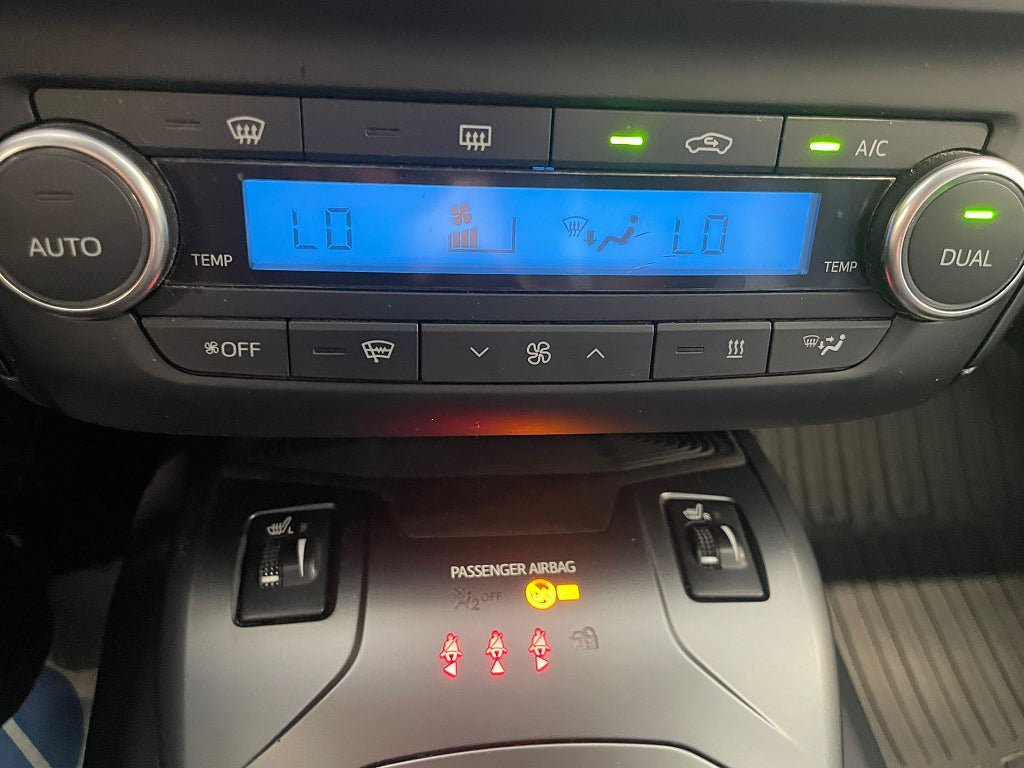 Vehicle Image 25