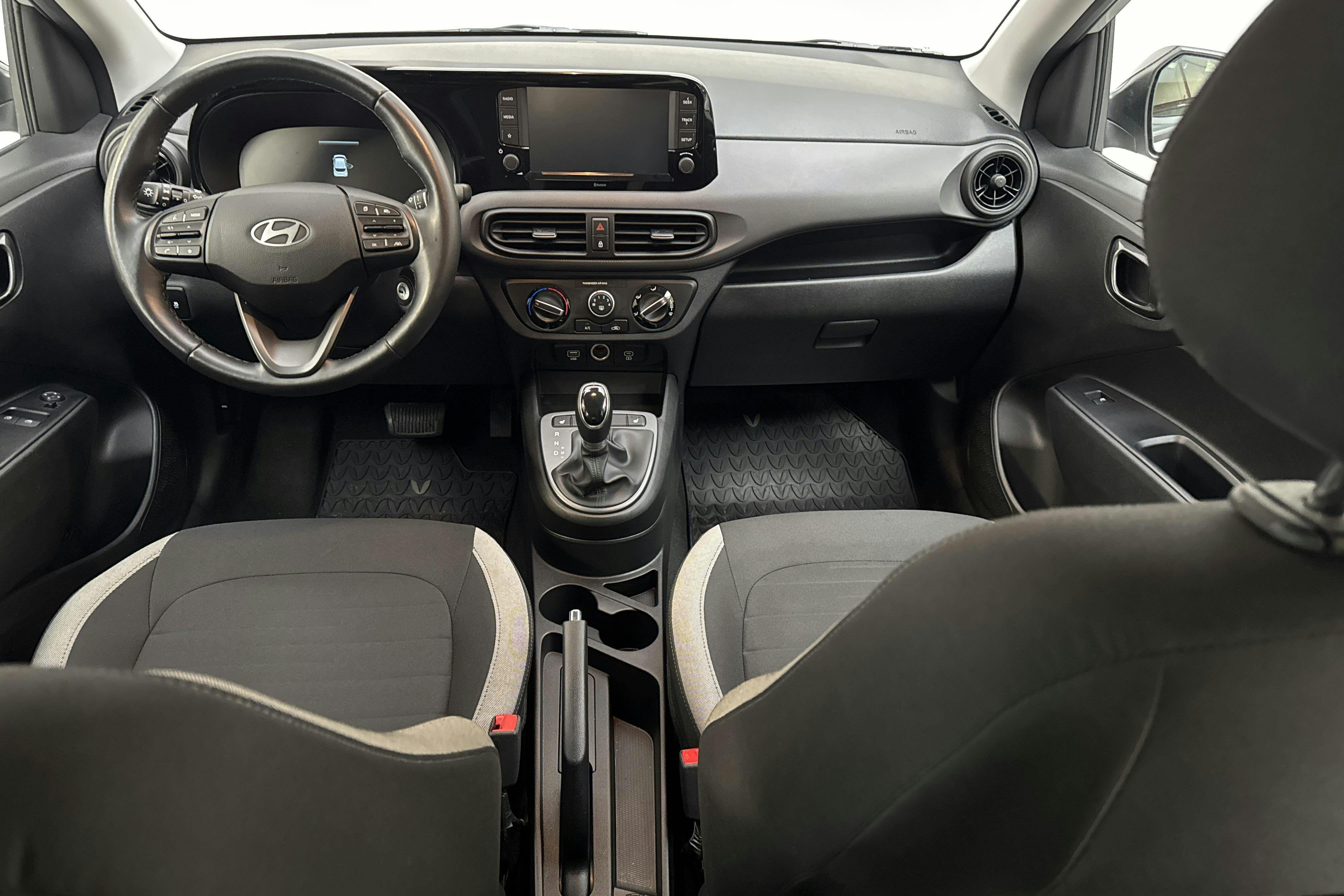 Vehicle Image 6