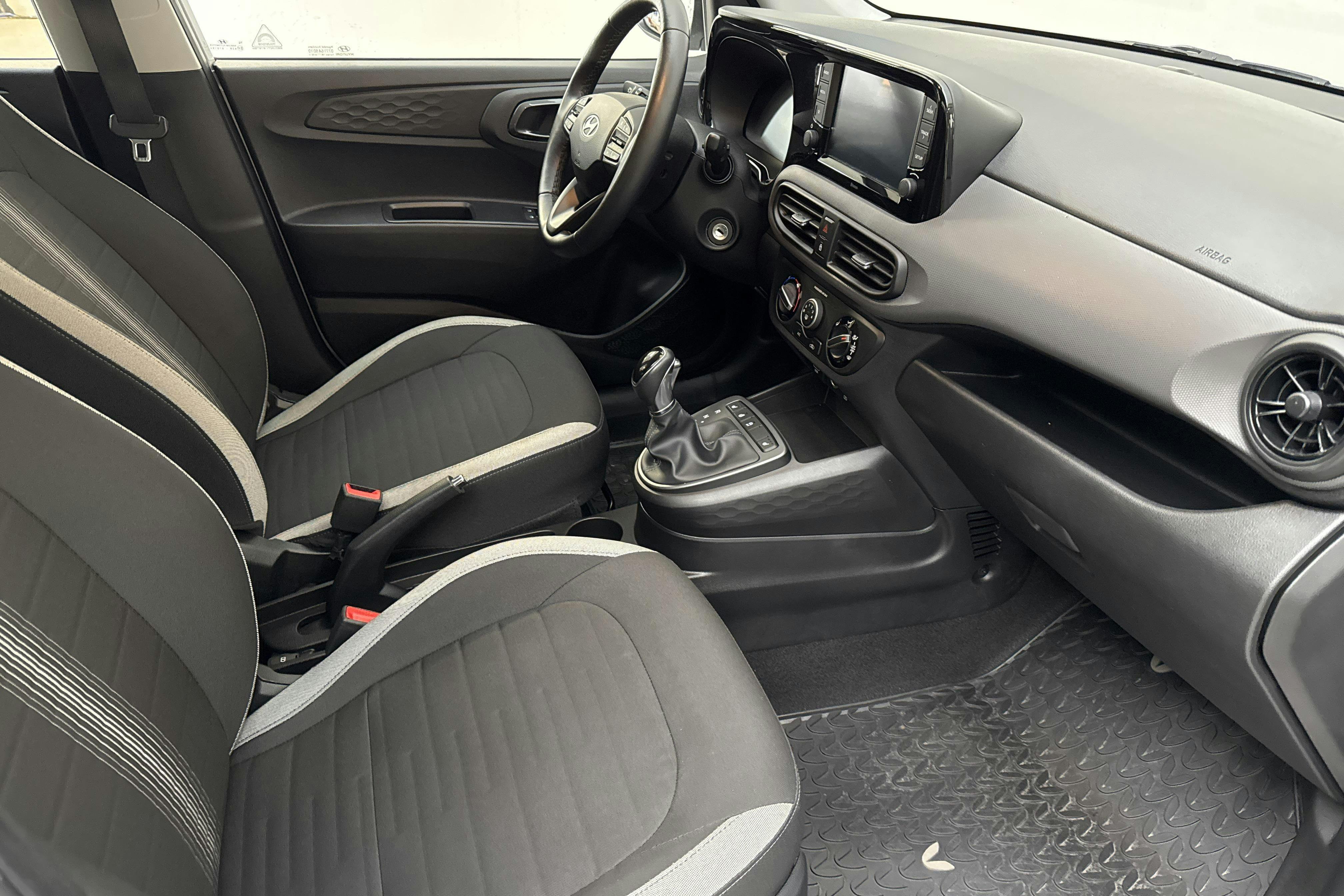Vehicle Image 7