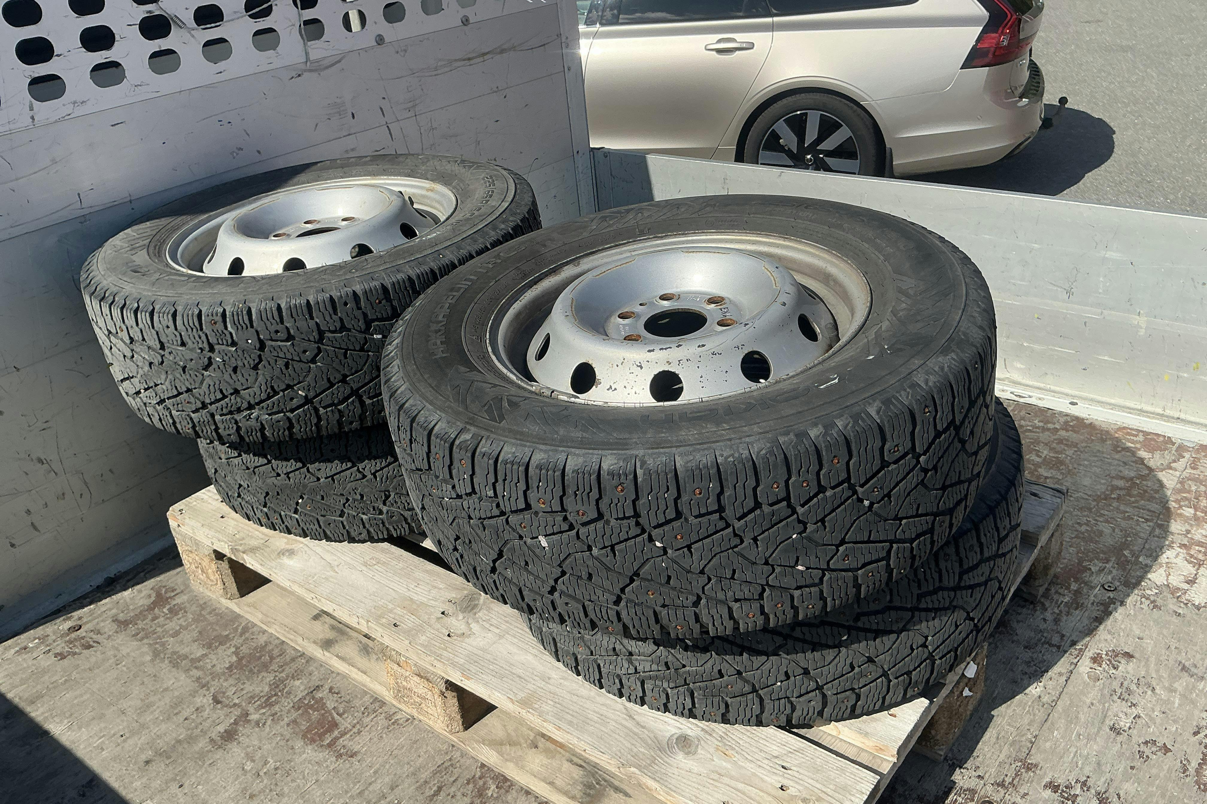 Vehicle Image 9