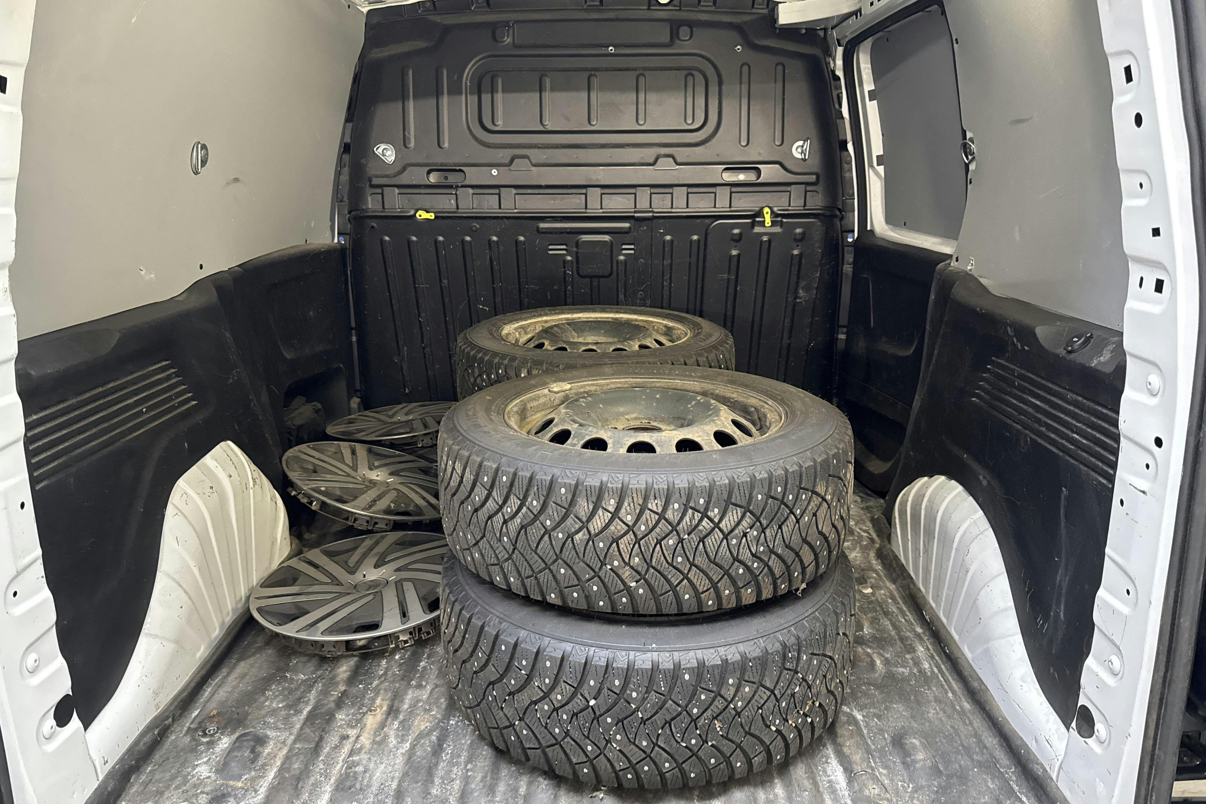 Vehicle Image 8