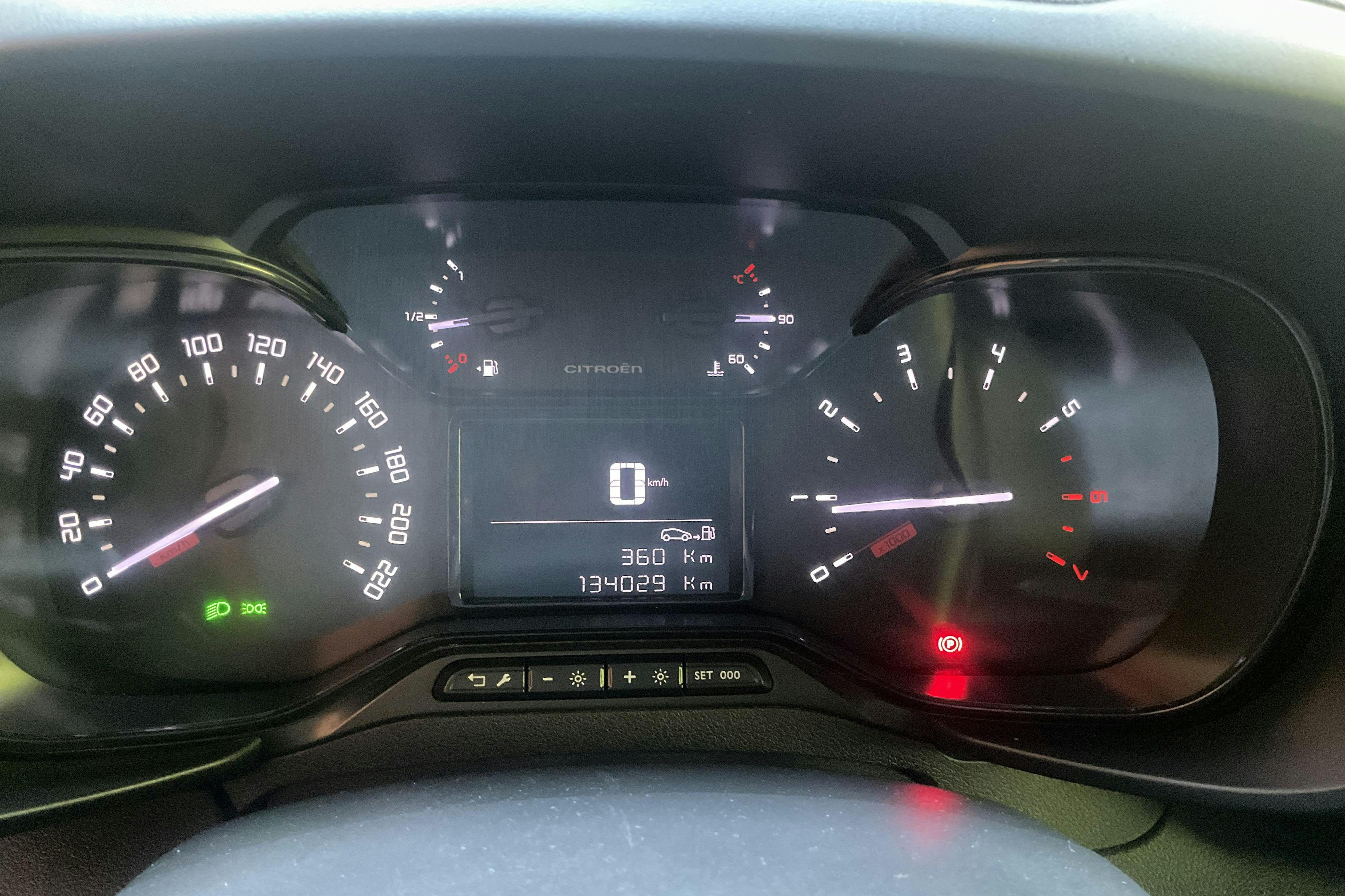 Vehicle Image 9