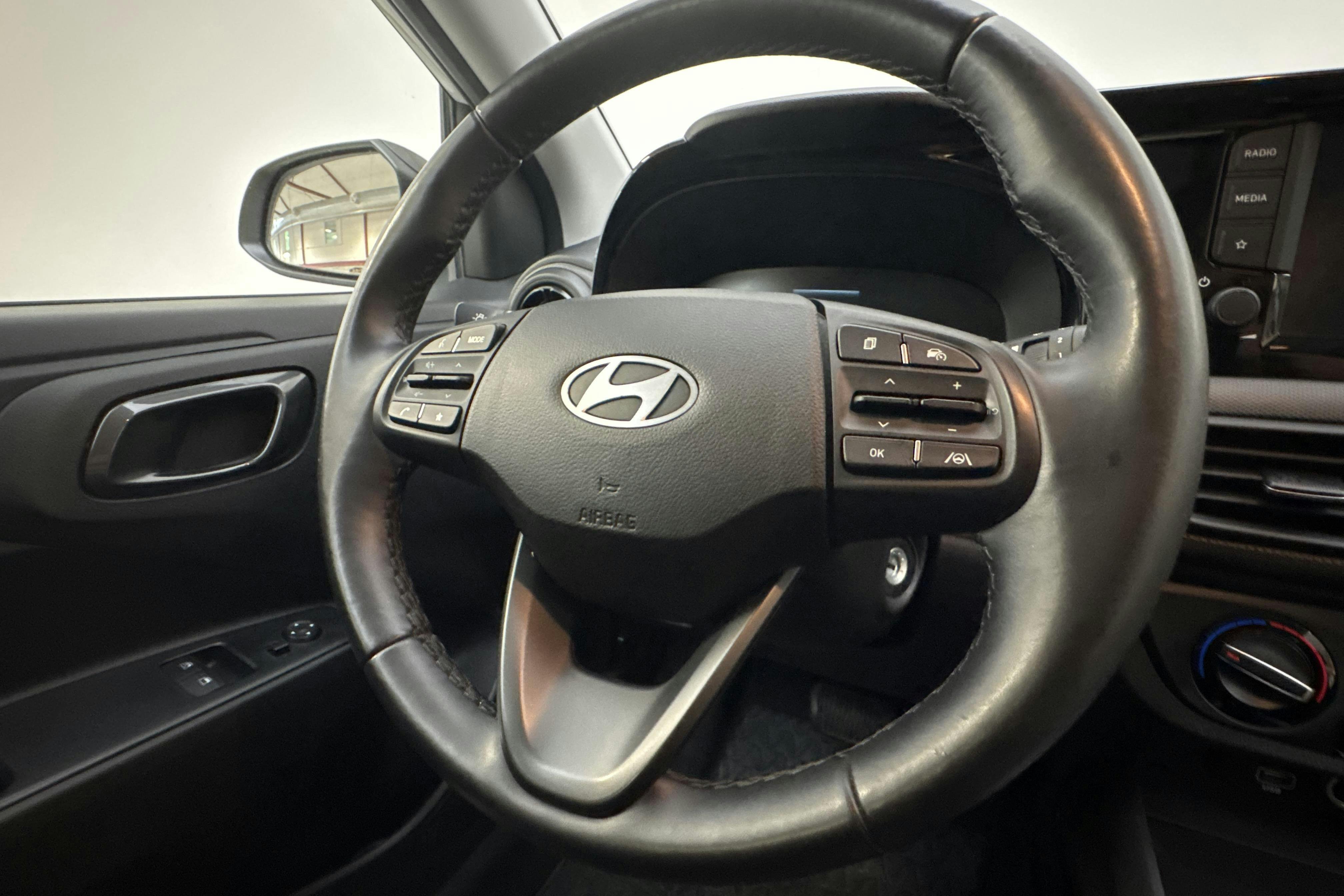 Vehicle Image 13