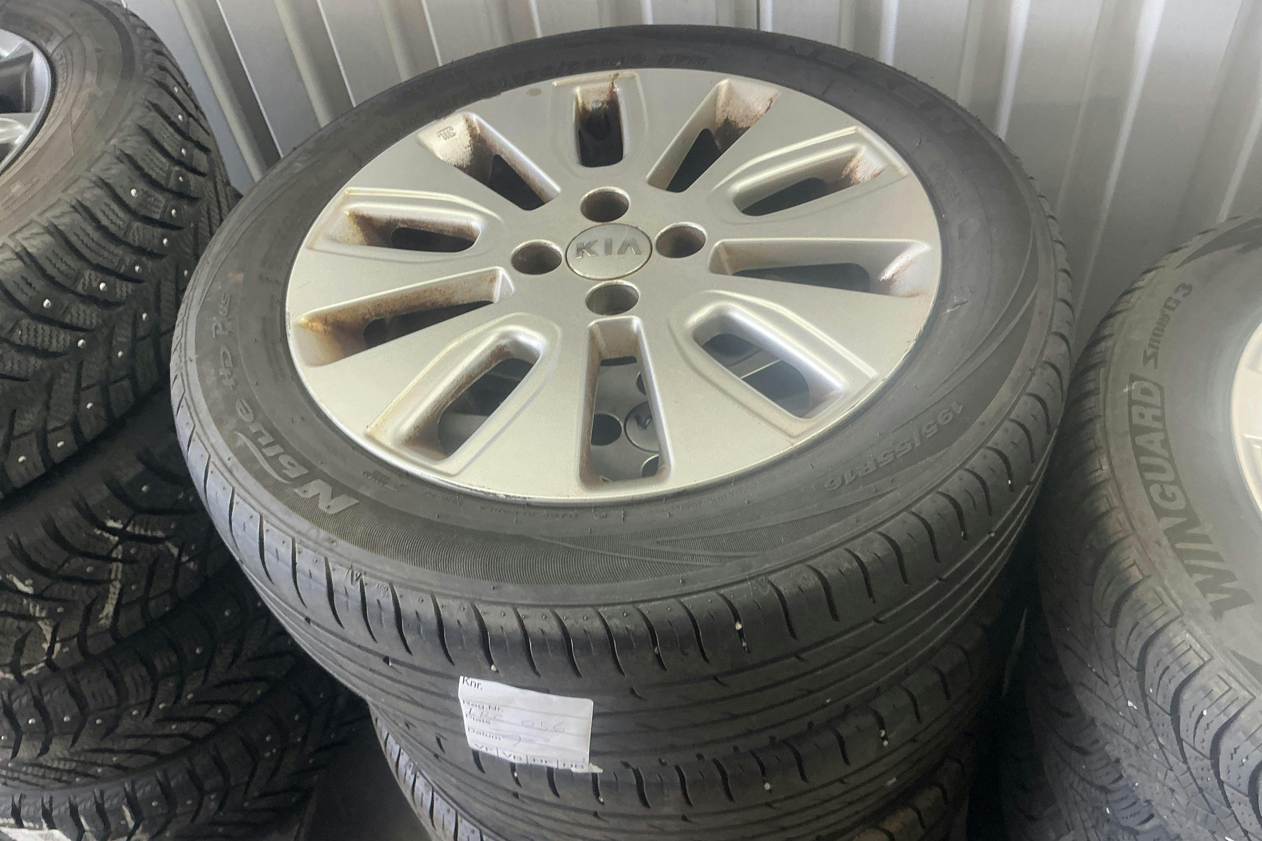 Vehicle Image 12