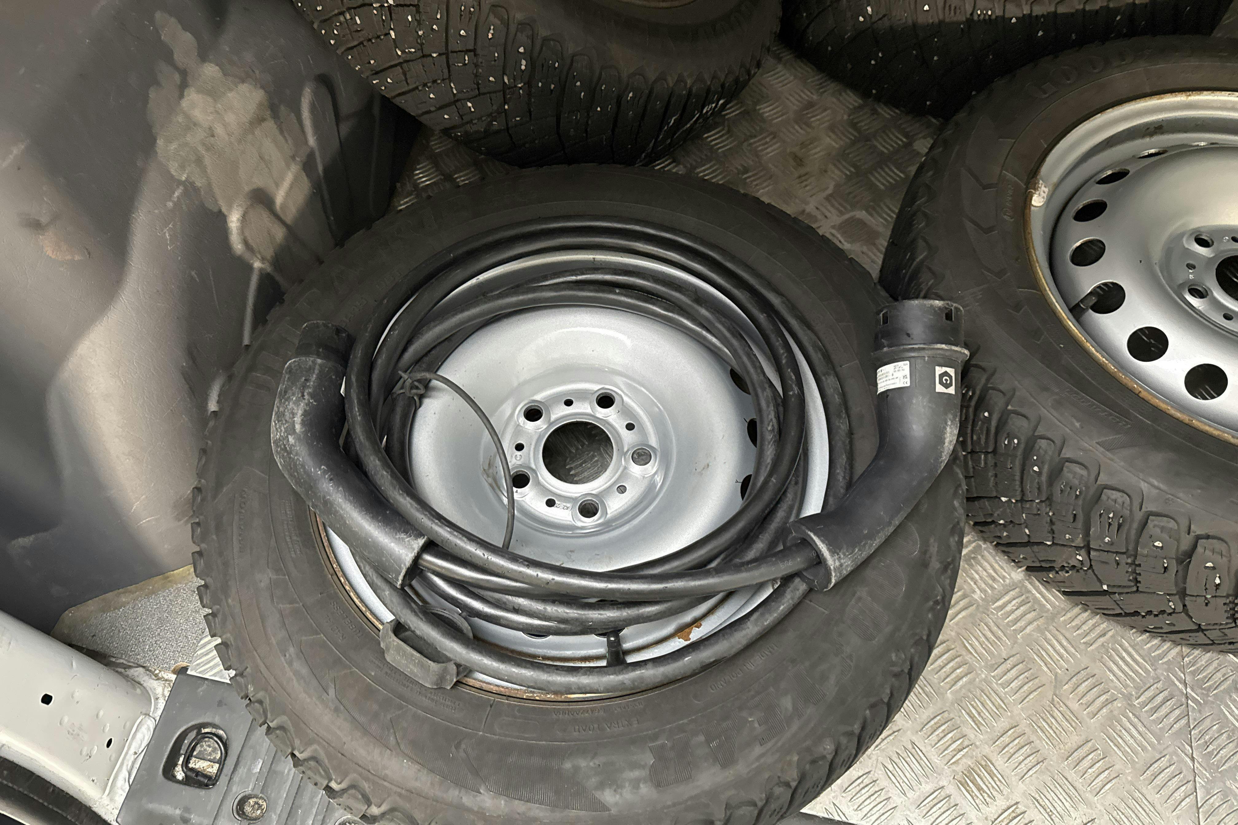 Vehicle Image 12