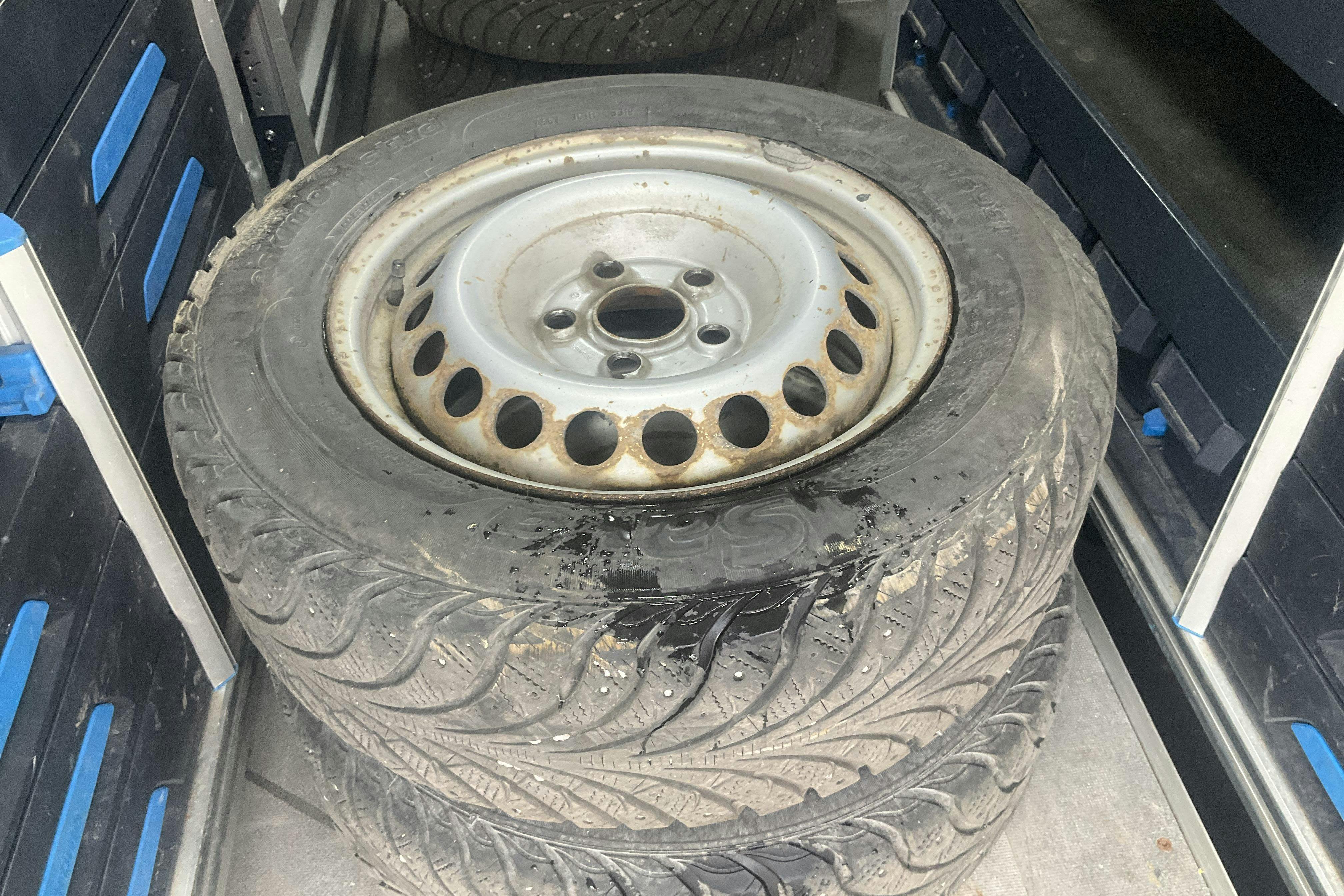 Vehicle Image 13