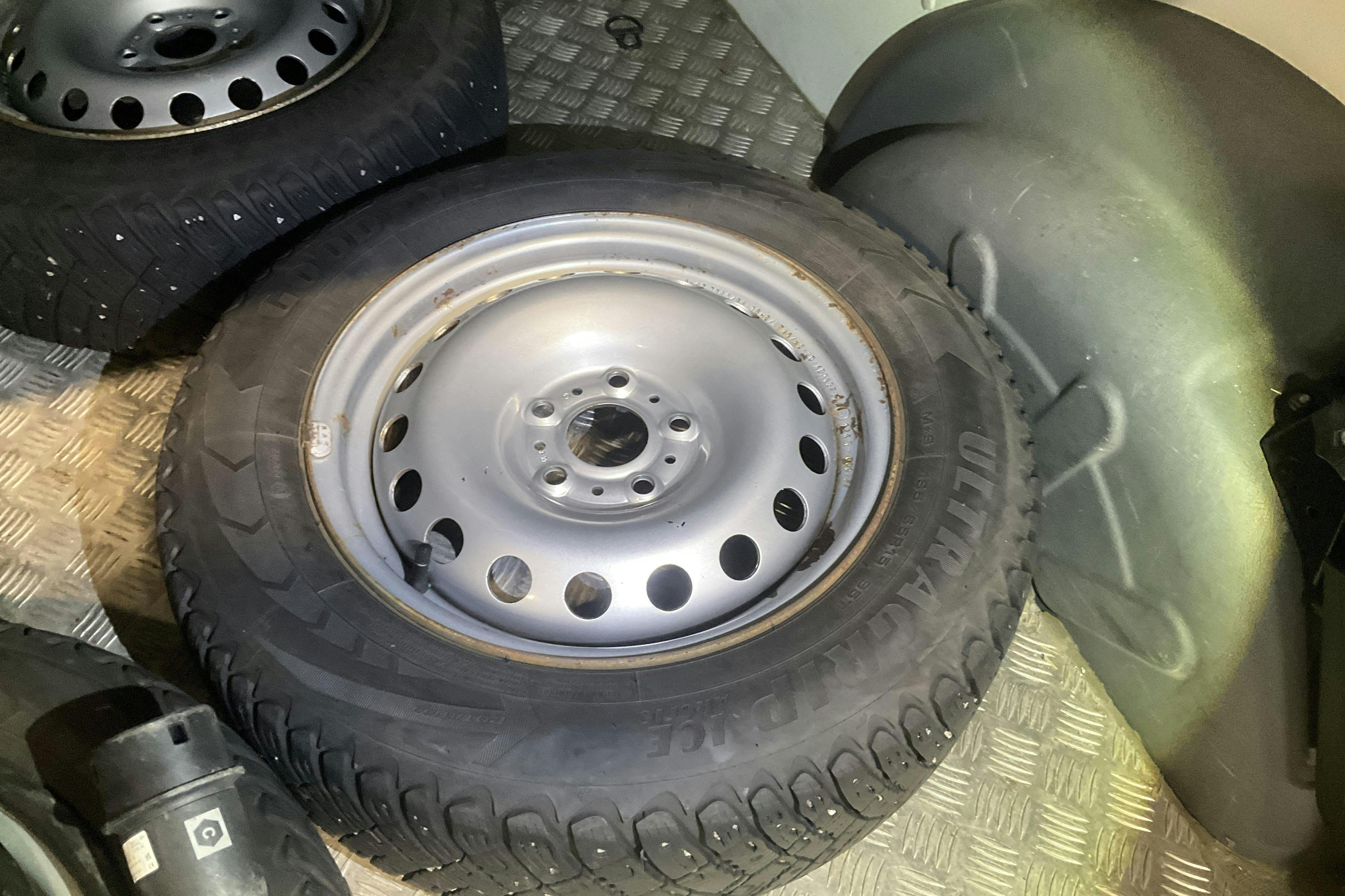 Vehicle Image 14