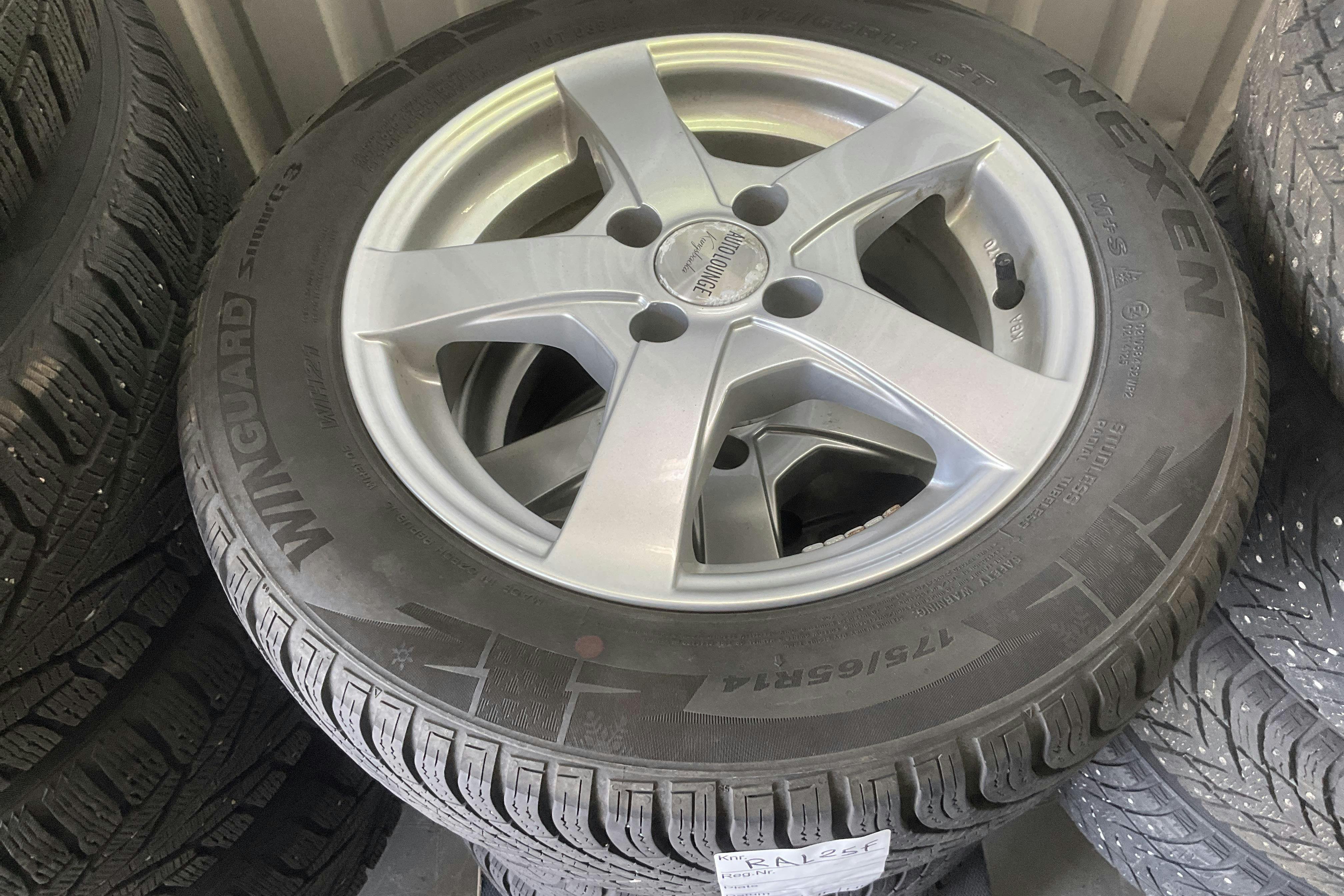 Vehicle Image 12