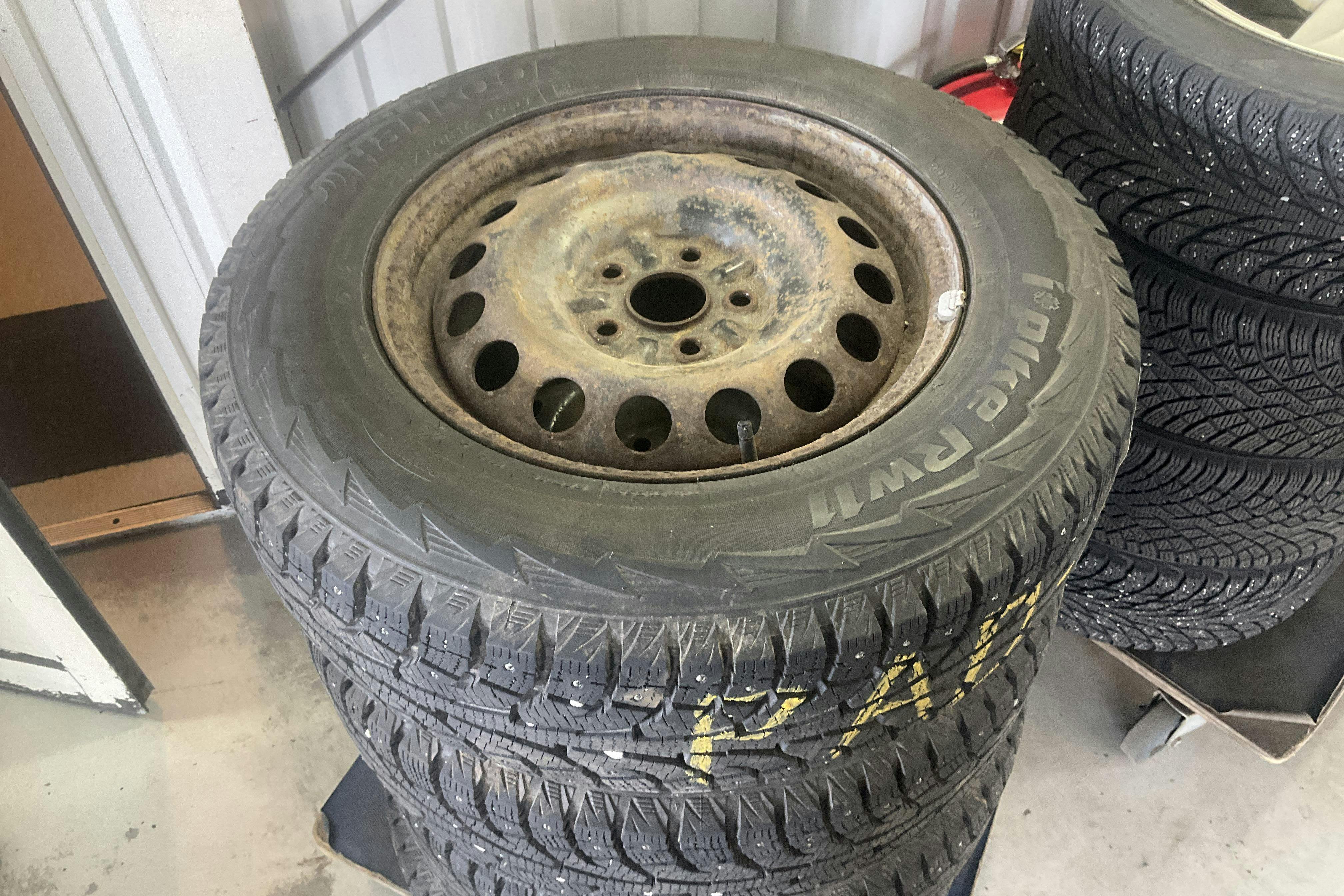 Vehicle Image 12