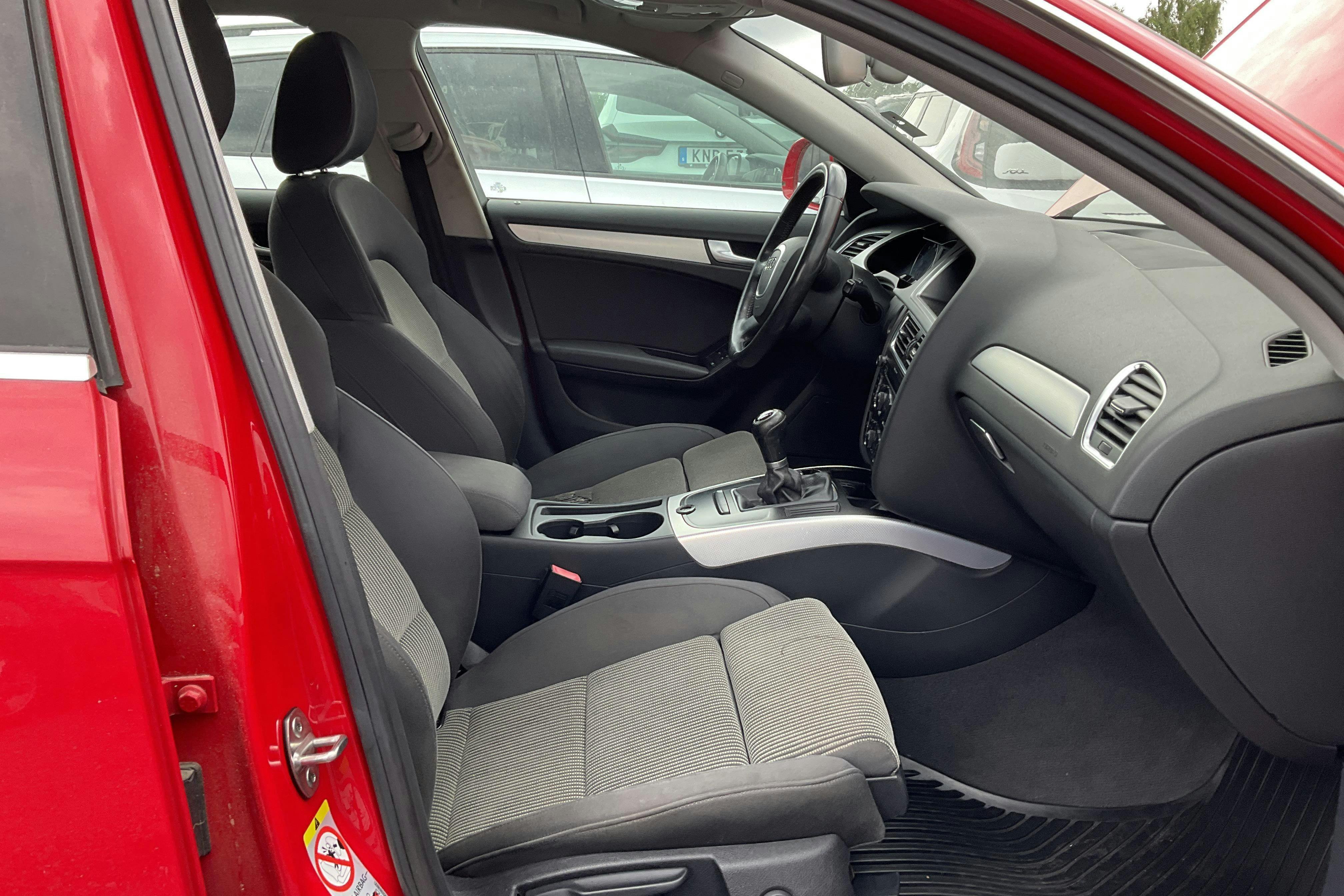 Vehicle Image 8